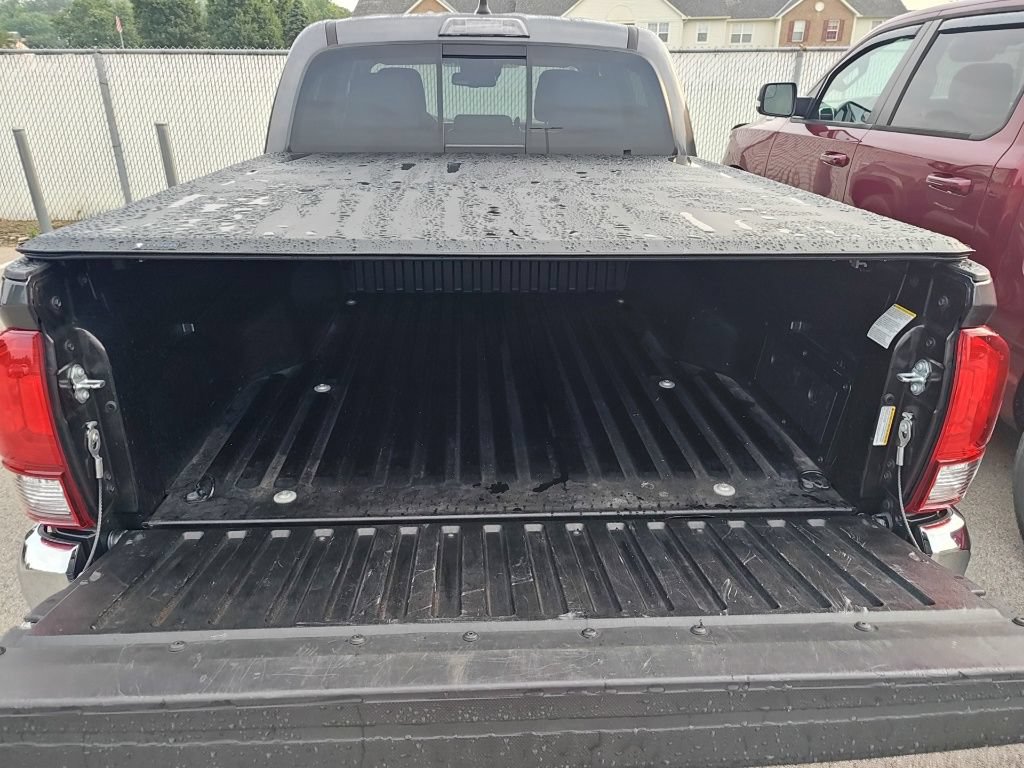 Used 2023 Toyota Tacoma SR5 AWD/4WD image 5