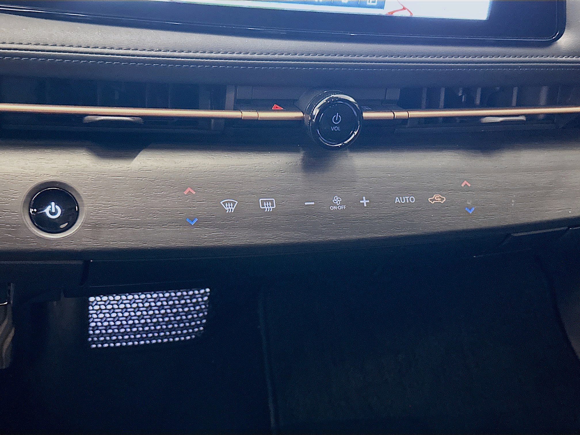 Used 2023 Nissan Ariya AWD image 24