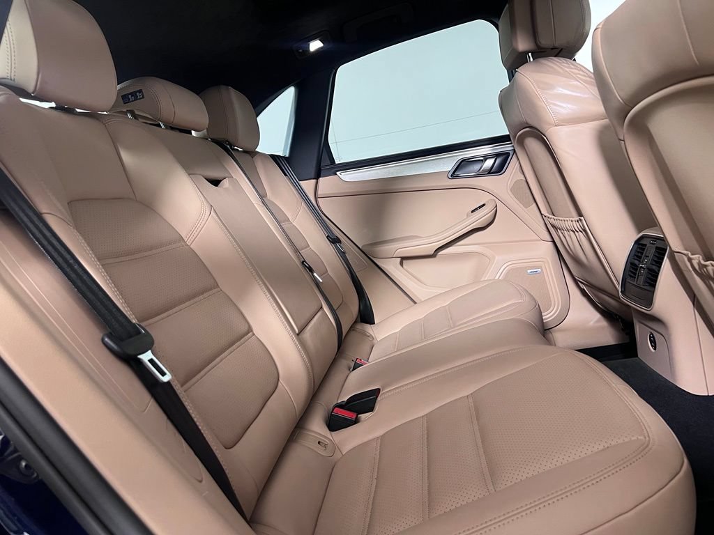 Certified 2020 Porsche Macan Turbo AWD/4WD image 24