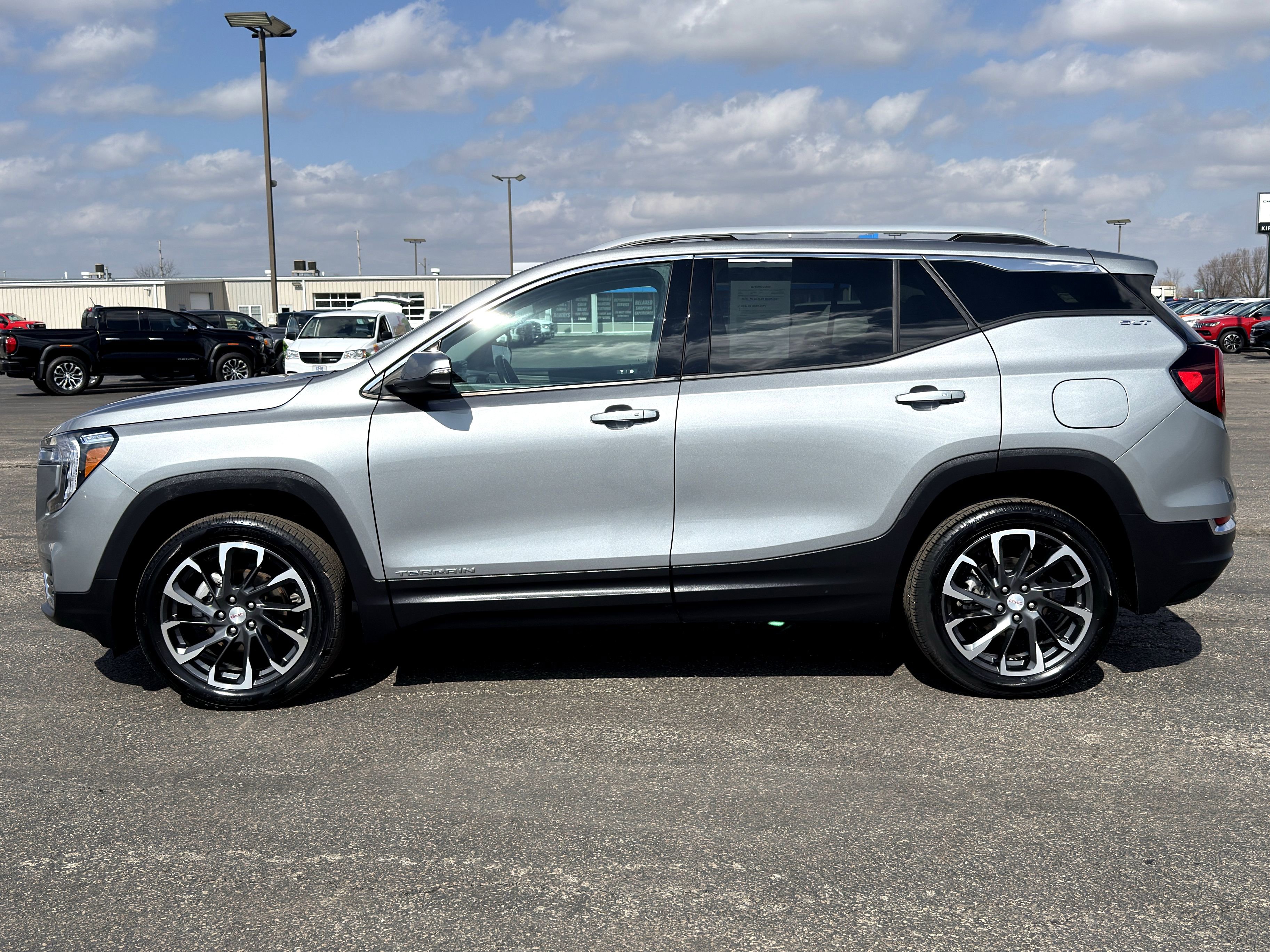 Used 2024 GMC Terrain SLT w/ Infotainment Package II image 6