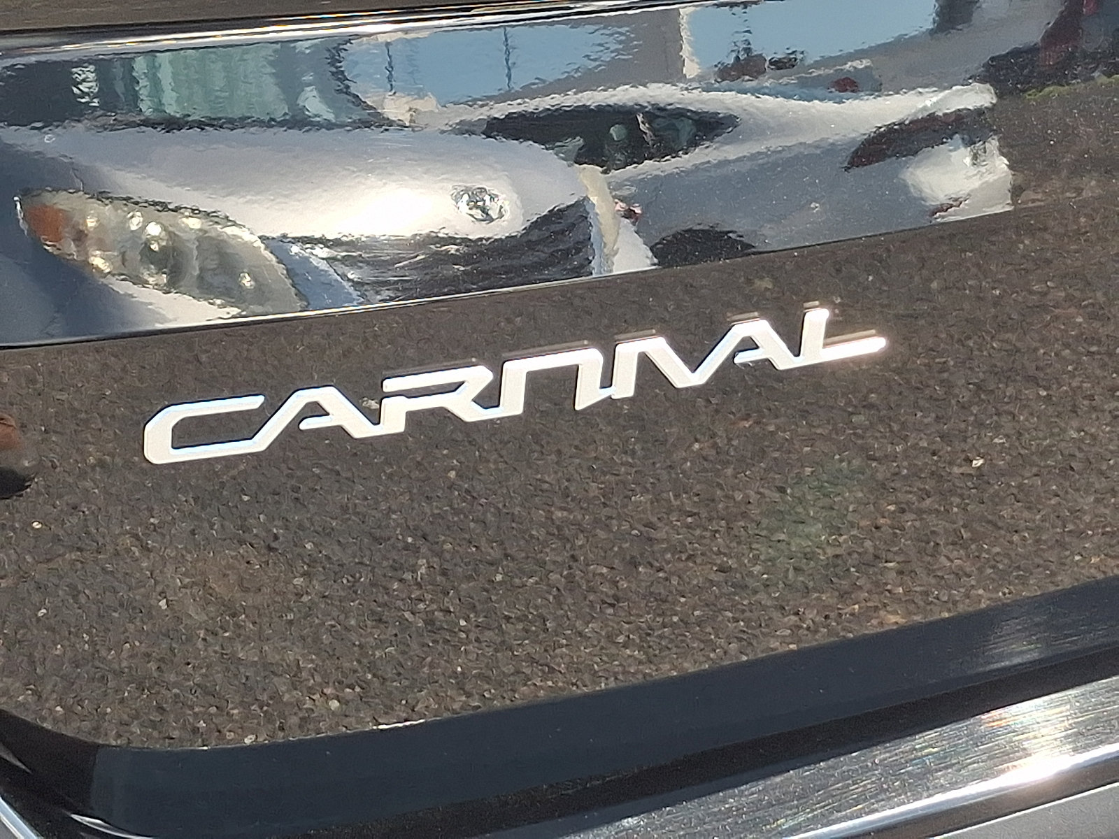 Used 2024 Kia Carnival EX FWD image 30