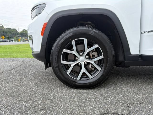 Used 2023 Jeep Grand Cherokee L Limited AWD/4WD image 27