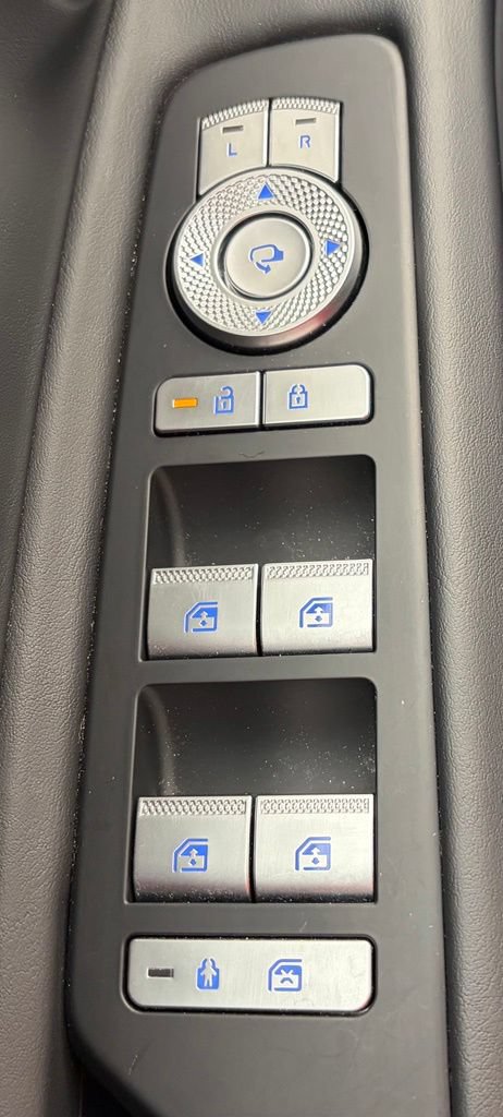 Certified 2026 Genesis GV80 2.5T Advanced AWD/4WD image 17