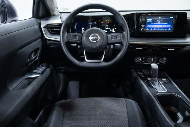 Used 2025 Nissan Kicks S FWD image 3