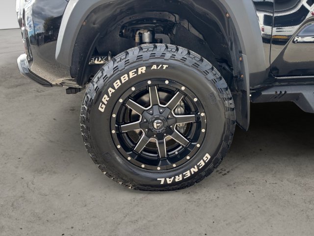 Used 2019 Toyota Tacoma TRD Pro AWD/4WD image 9