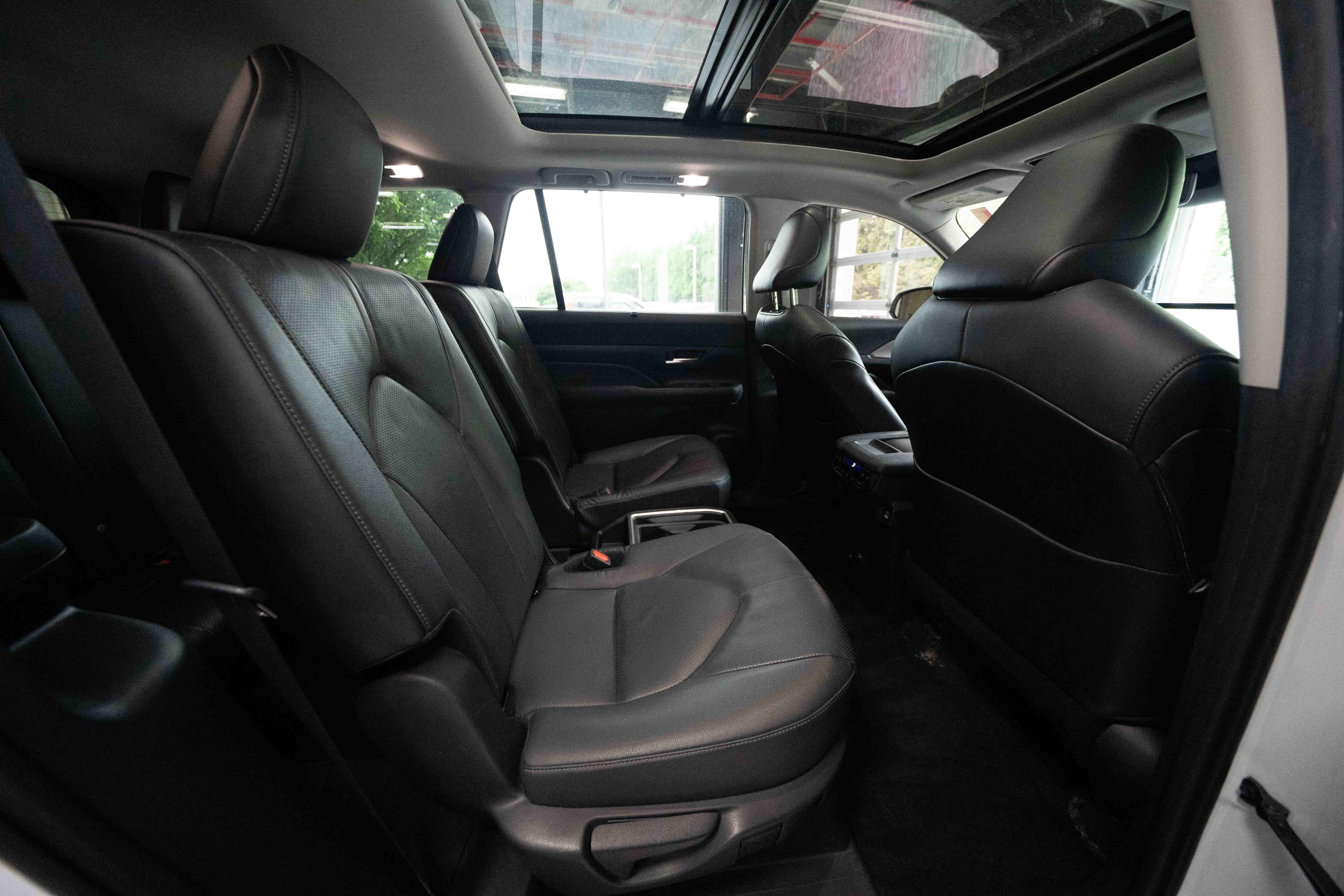 Used 2024 Toyota Grand Highlander AWD image 25