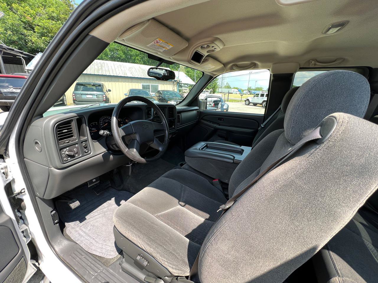 Used 2005 Chevrolet Silverado 2500 LS w/ Heavy-Duty Power Package RWD image 15