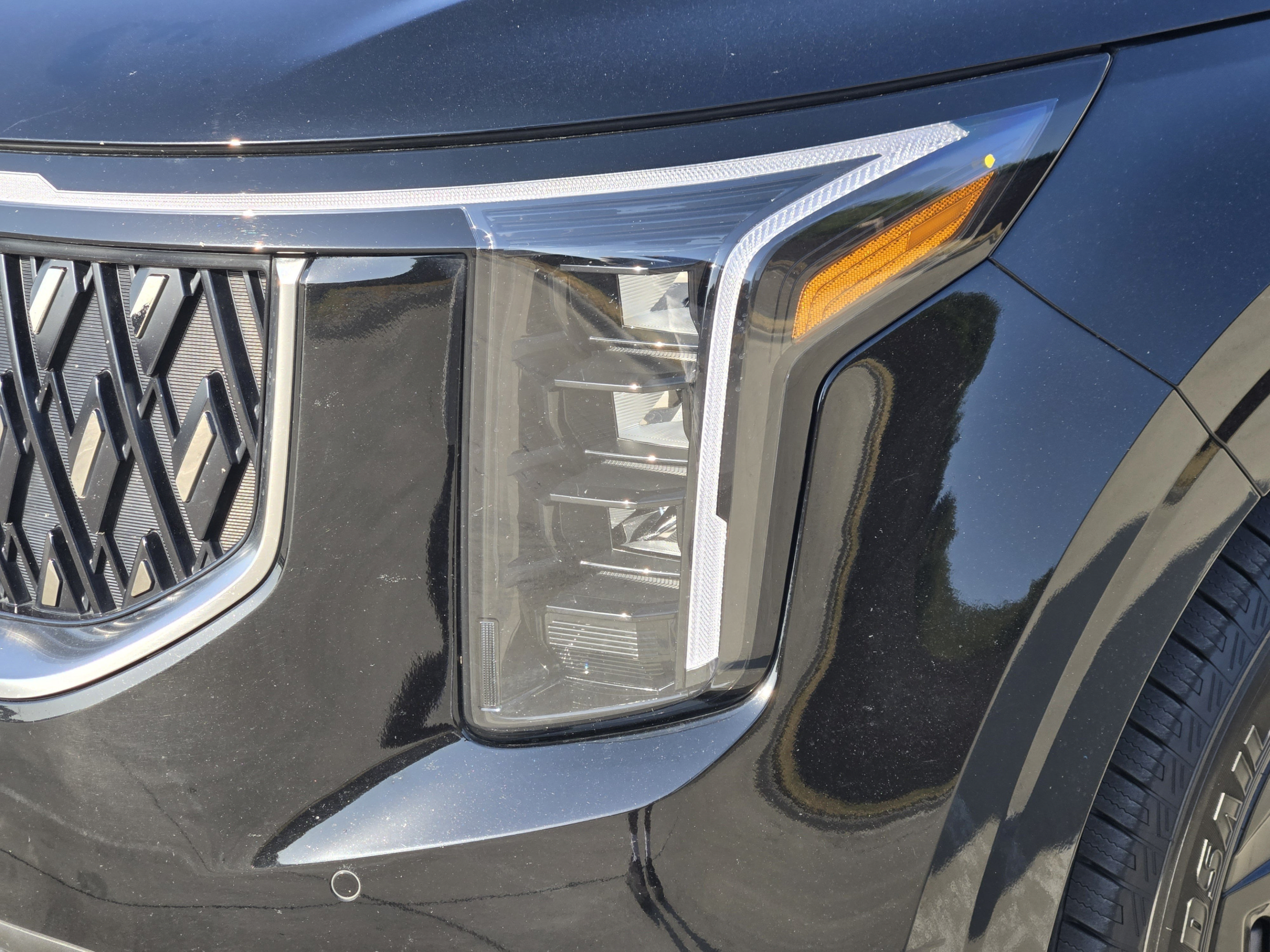 Used 2025 Kia Carnival FWD image 29