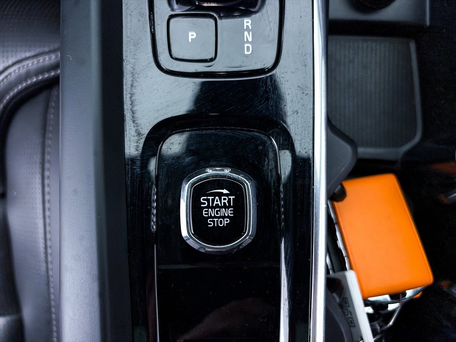 Used 2023 Volvo XC60 B6 Ultimate w/ Protection Package Premier image 29