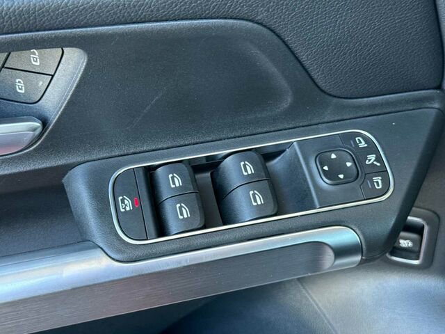 Used 2025 Mercedes-Benz GLB 250 4MATIC image 14