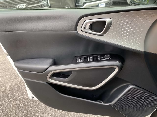 Used 2023 Kia Soul LX FWD image 17