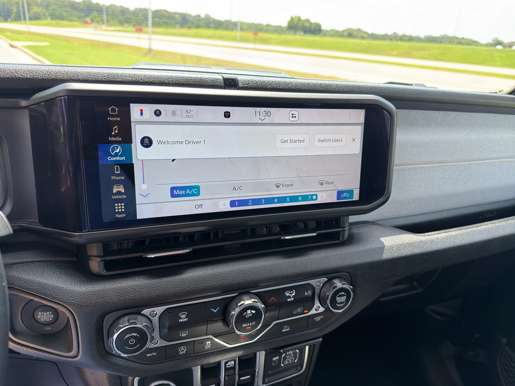 Certified 2025 Jeep Gladiator Sport AWD/4WD image 16