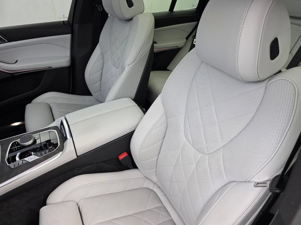 Certified 2024 BMW X5 xDrive40i w/ Premium Package AWD/4WD image 11
