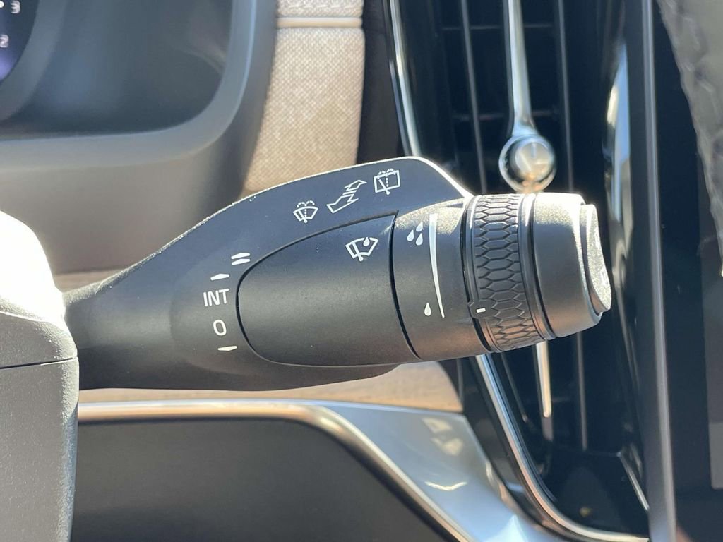 New 2026 Volvo XC90 B5 Core image 14