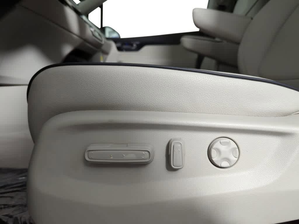 New 2026 Honda Odyssey Touring image 11