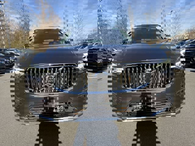 Used 2023 Volvo XC60 B5 Plus image 12