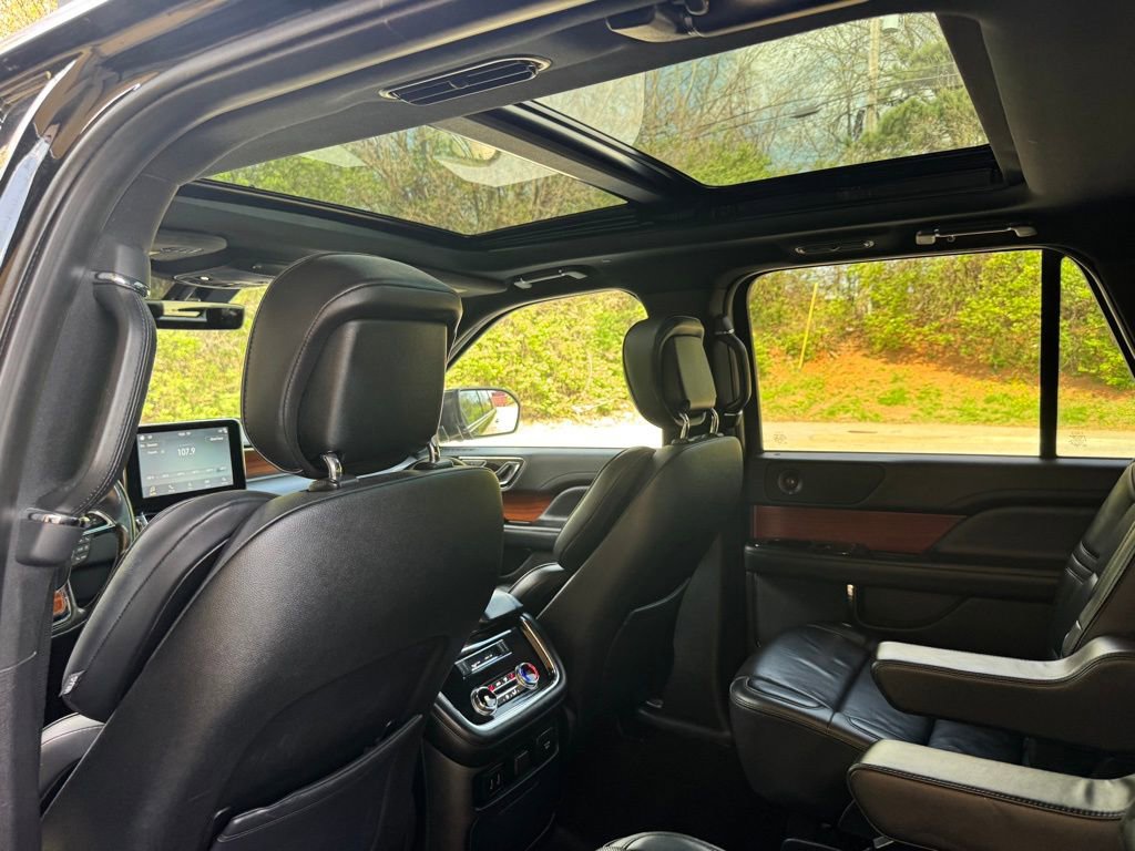Used 2018 Lincoln Navigator Select image 18