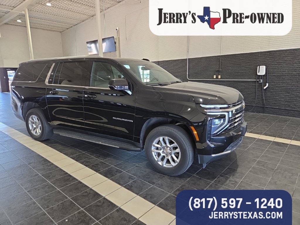 Used 2026 Chevrolet Suburban LT w/ Comfort Package AWD/4WD image 2