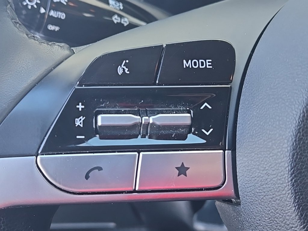 Used 2024 Hyundai Elantra Limited FWD image 17