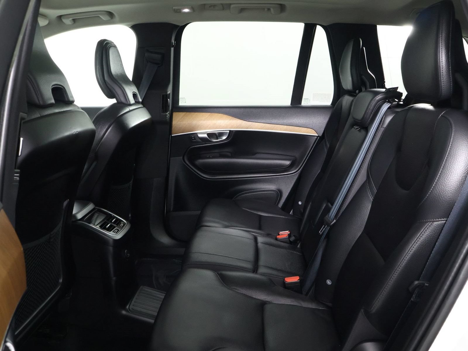 Certified 2023 Volvo XC90 T8 Plus AWD/4WD image 32