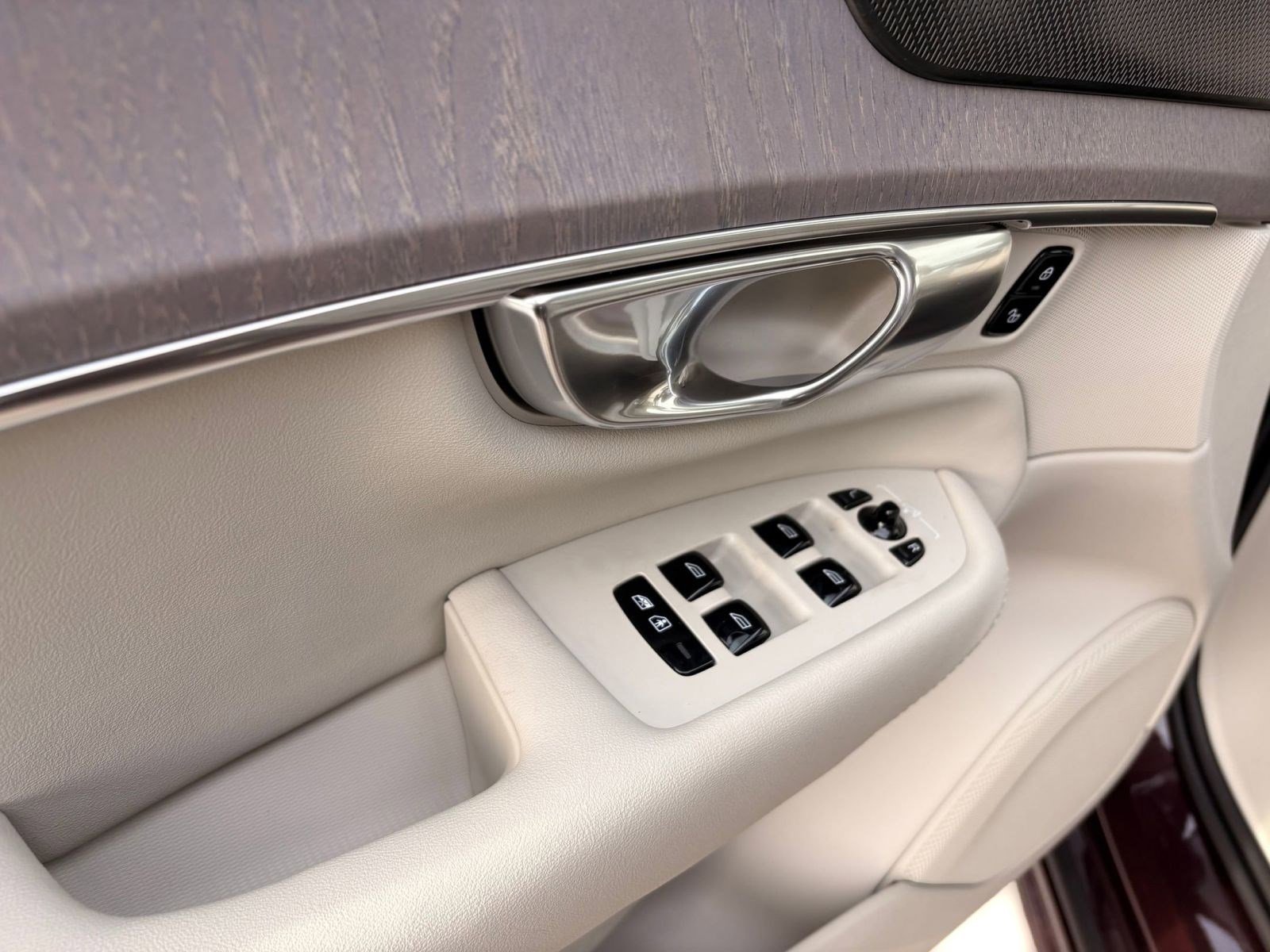 New 2026 Volvo XC90 T8 Ultra w/ Protection Package image 13