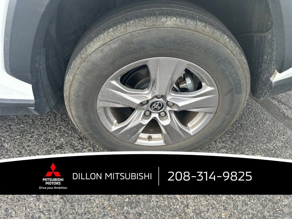 Used 2025 Toyota RAV4 XLE AWD/4WD image 17