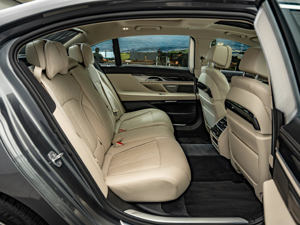 Used 2016 BMW 740i RWD image 37