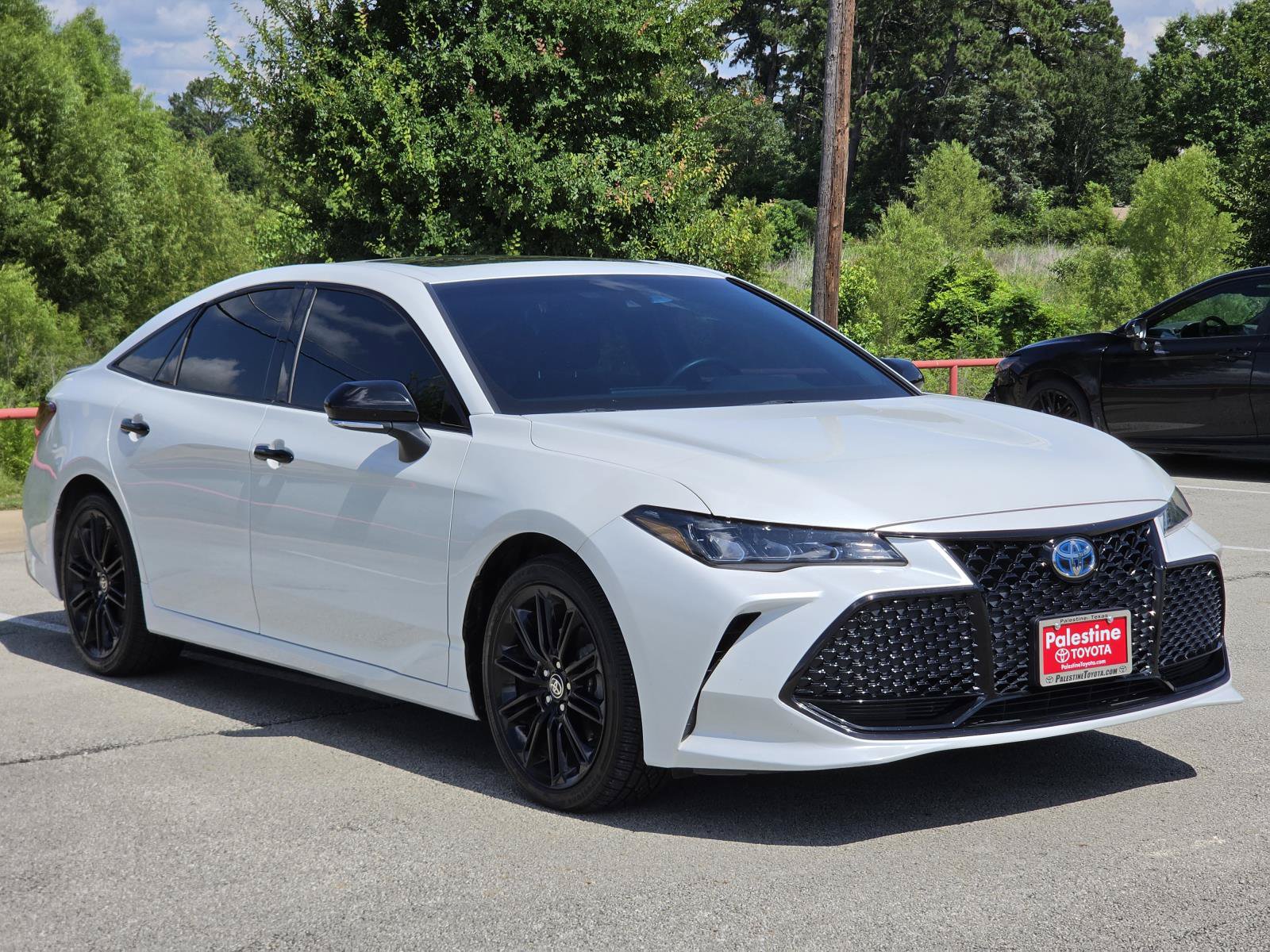 Used 2022 Toyota Avalon XSE FWD image 1