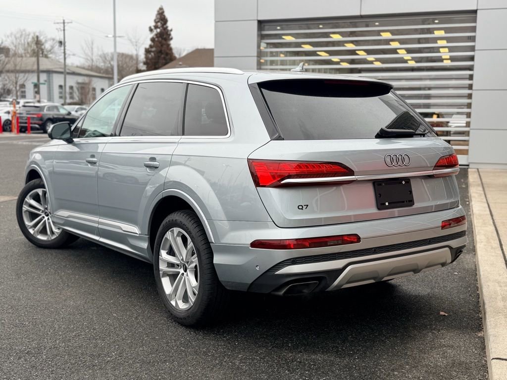Certified 2025 Audi Q7 3.0T Premium Plus image 4