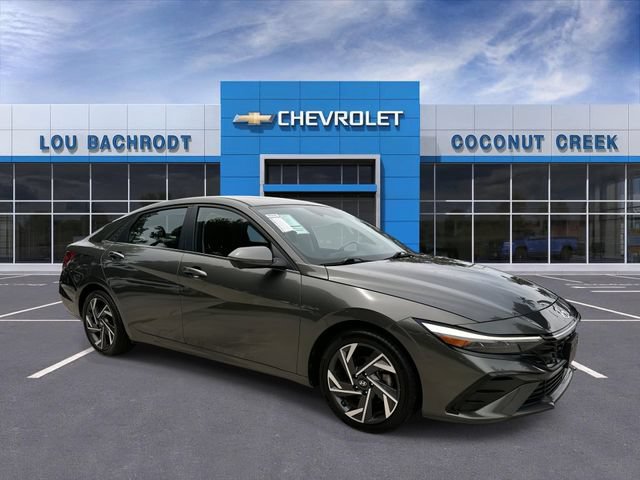 Used 2024 Hyundai Elantra Limited FWD image 2