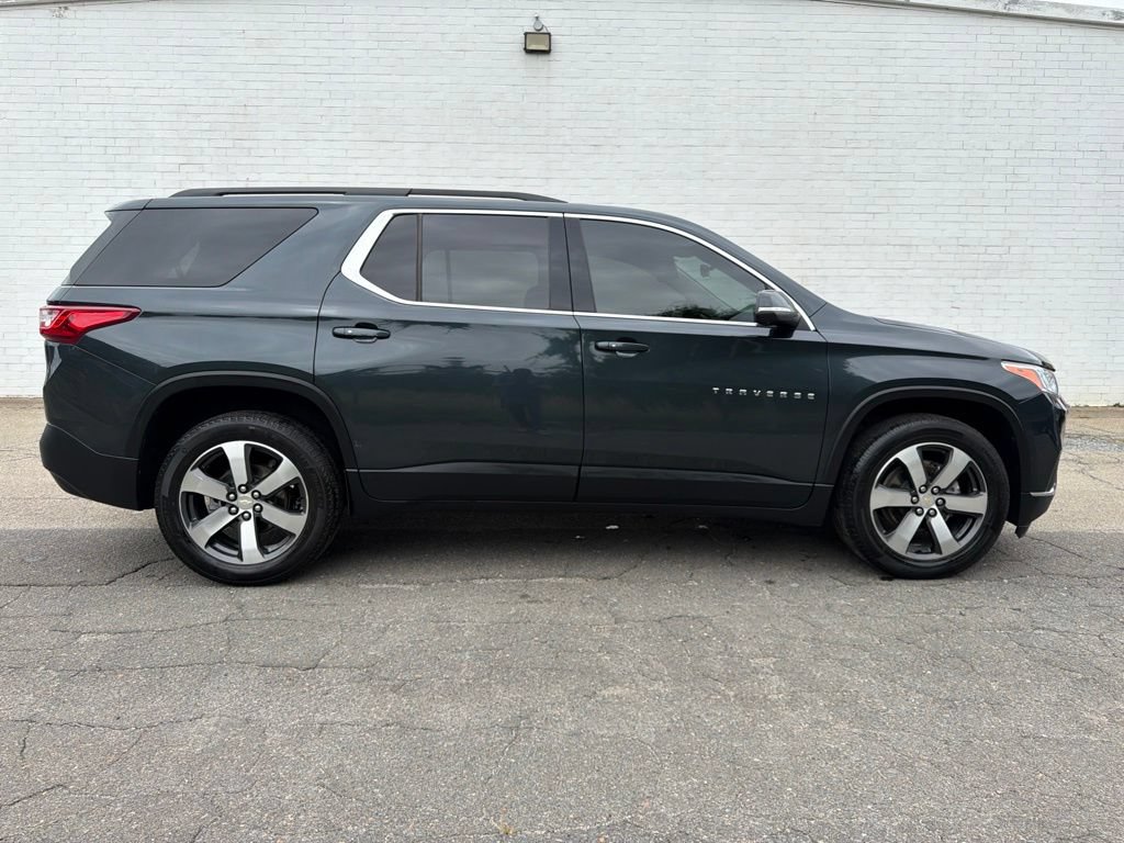 Used 2021 Chevrolet Traverse LT w/ LT Premium Package FWD image 1