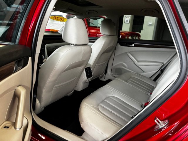 Used 2020 Volkswagen Passat 2.0T SEL image 30