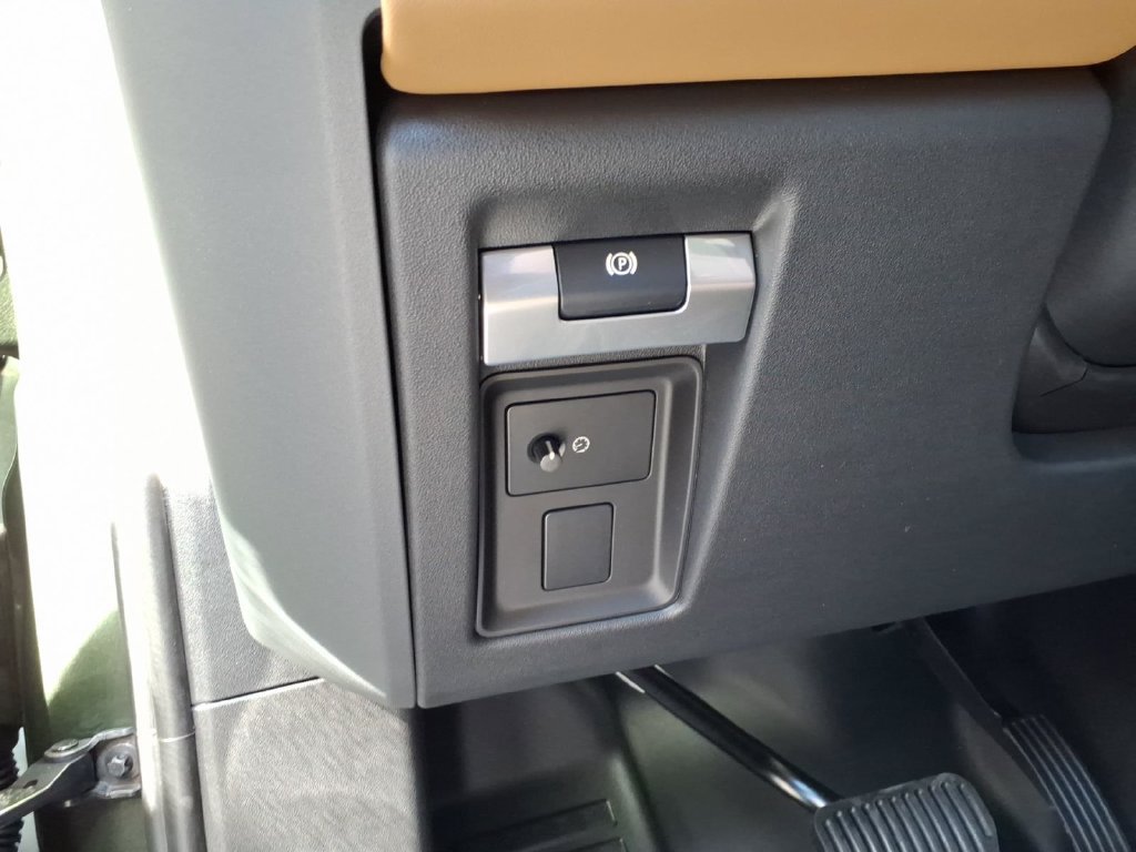 New 2026 Land Rover Defender 110 S AWD/4WD image 13
