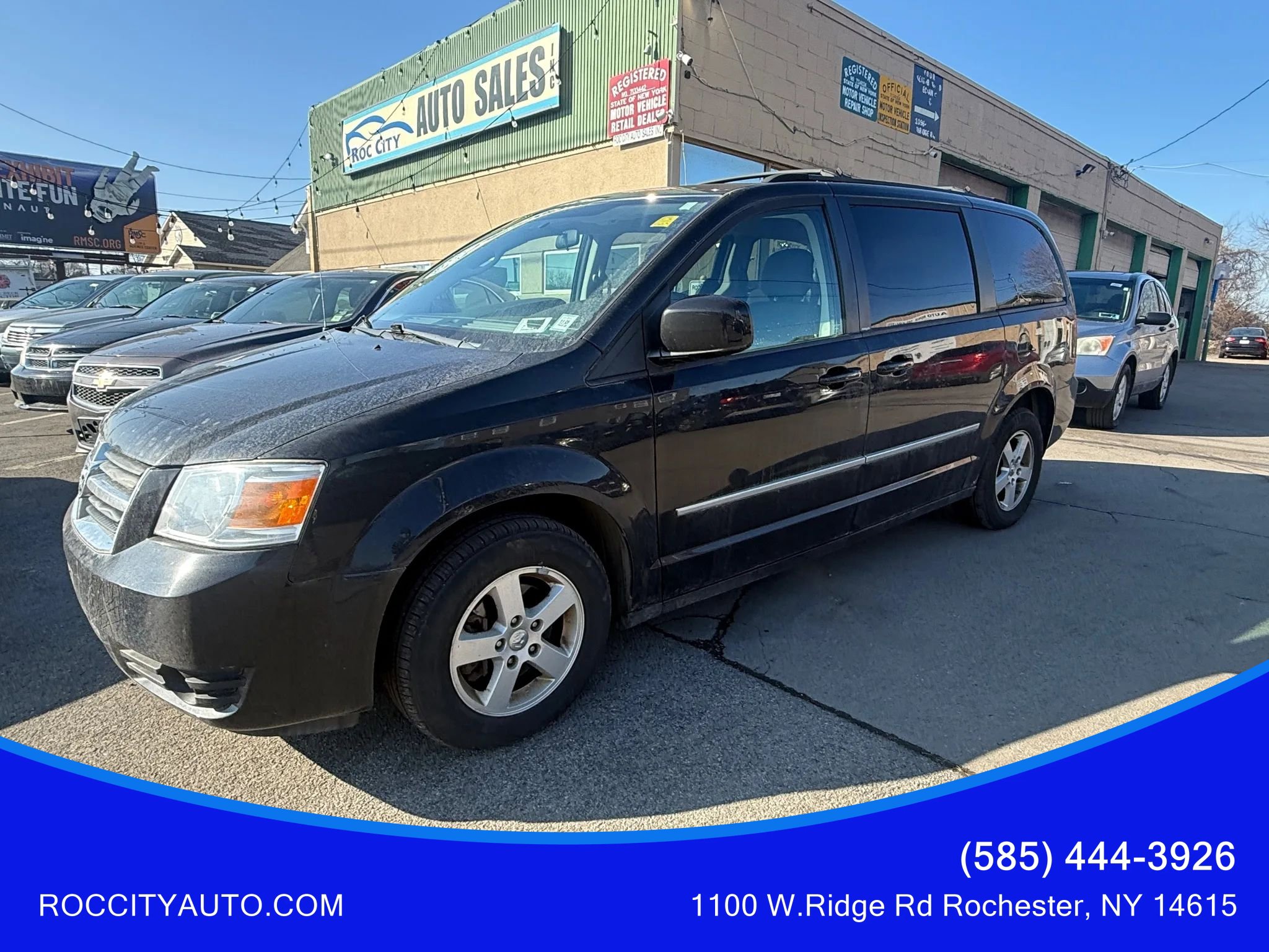 Used 2010 Dodge Grand Caravan SXT FWD image 1