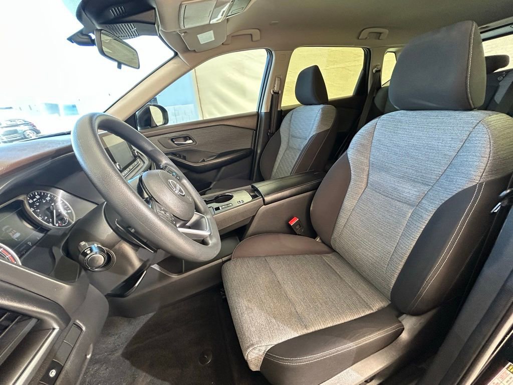 Used 2023 Nissan Rogue SV image 30