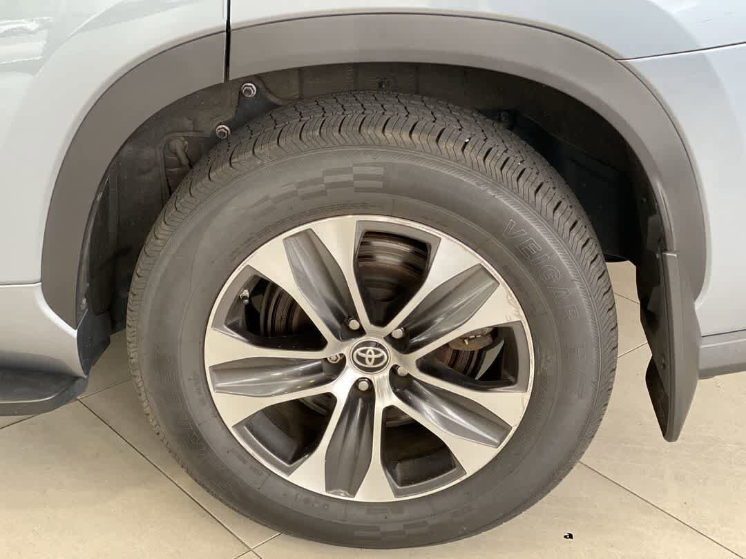 Certified 2021 Toyota Highlander XLE AWD/4WD image 13