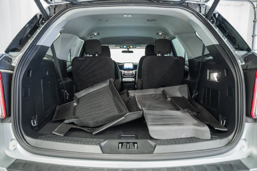 Used 2023 Ford Explorer XLT AWD/4WD image 13