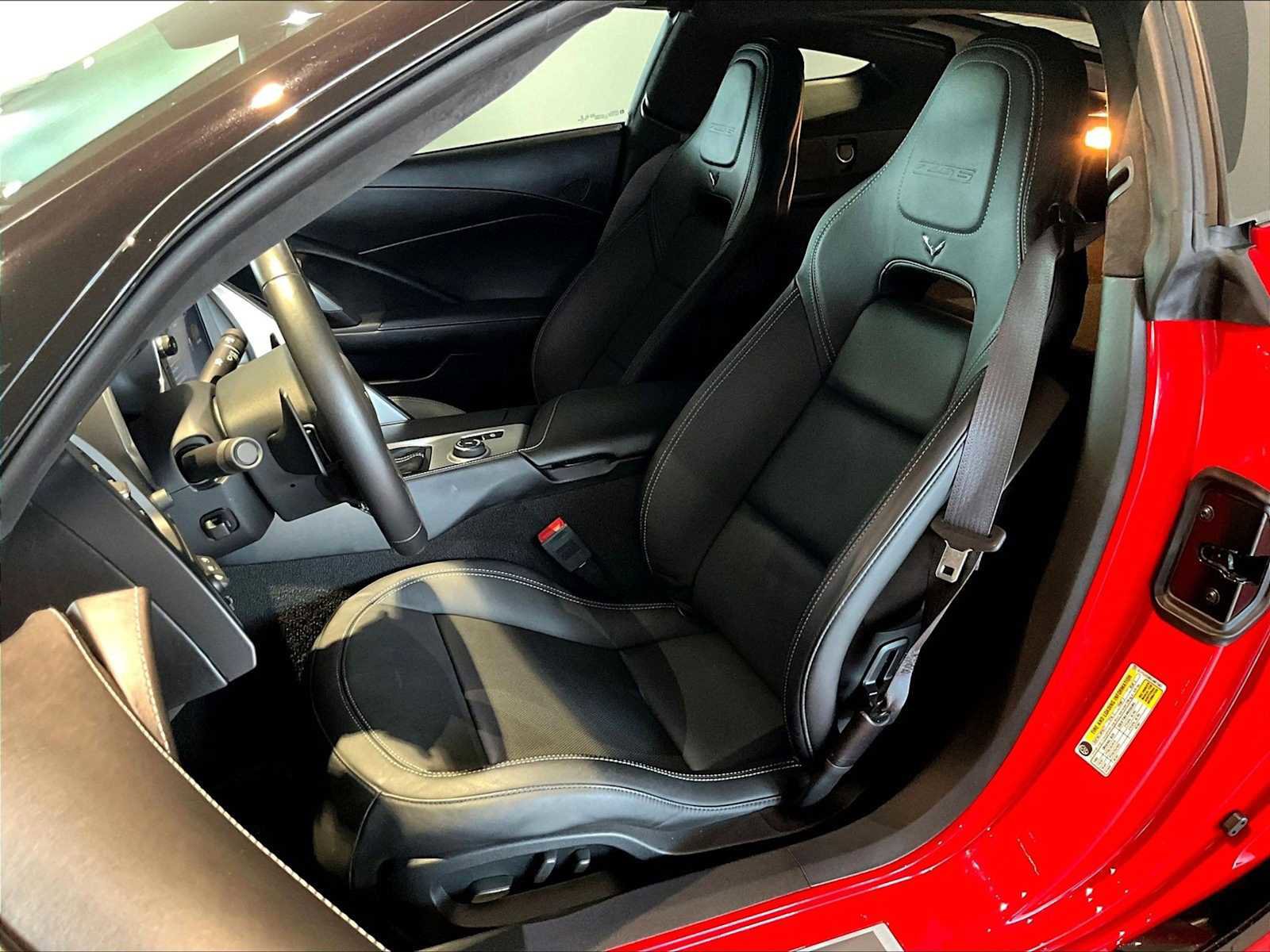 Used 2016 Chevrolet Corvette Z06 w/ 3LZ Preferred Equipment Group image 8