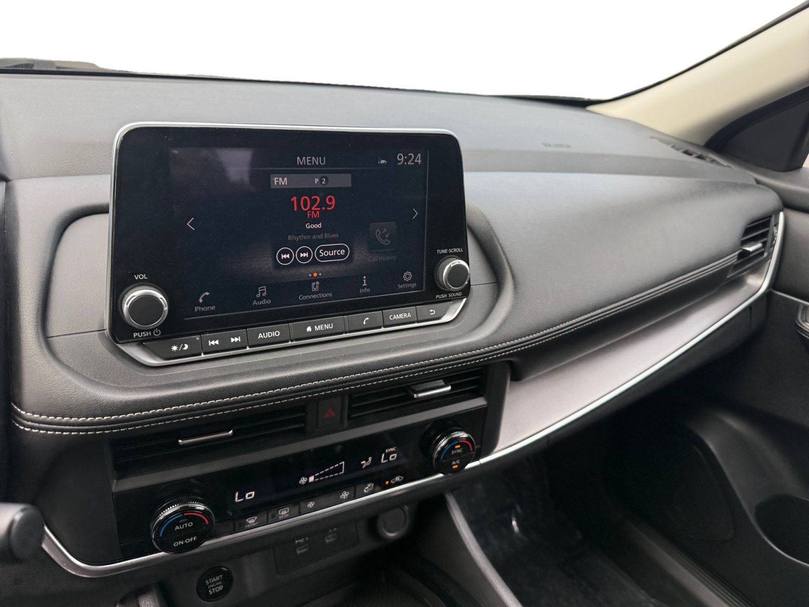 Used 2024 Nissan Rogue SV AWD/4WD image 12