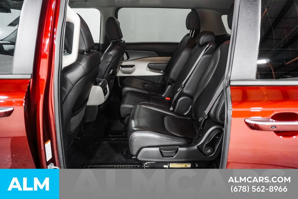 Used 2024 Kia Carnival LX FWD image 13