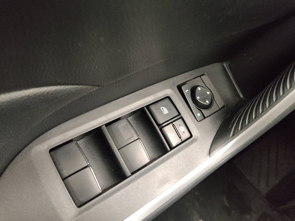 Used 2019 Toyota RAV4 LE AWD/4WD image 27