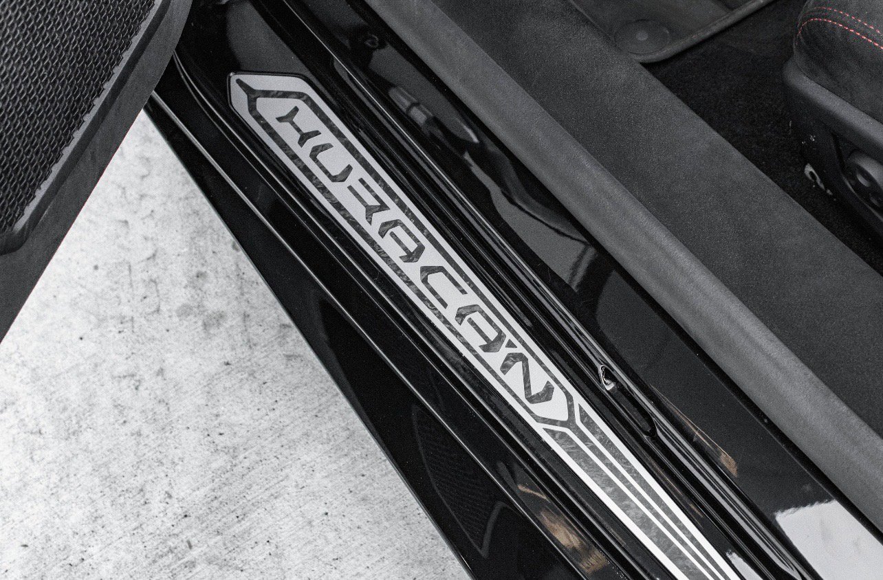 Used 2018 Lamborghini Huracan Performante AWD/4WD image 13