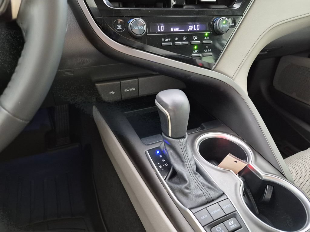 Used 2021 Toyota Camry XLE w/ Navigation Upgrade Package FWD image 21