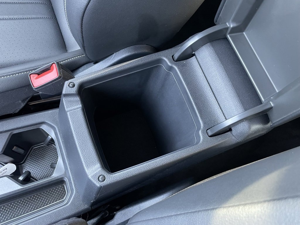 Used 2024 Volkswagen Tiguan SE image 44