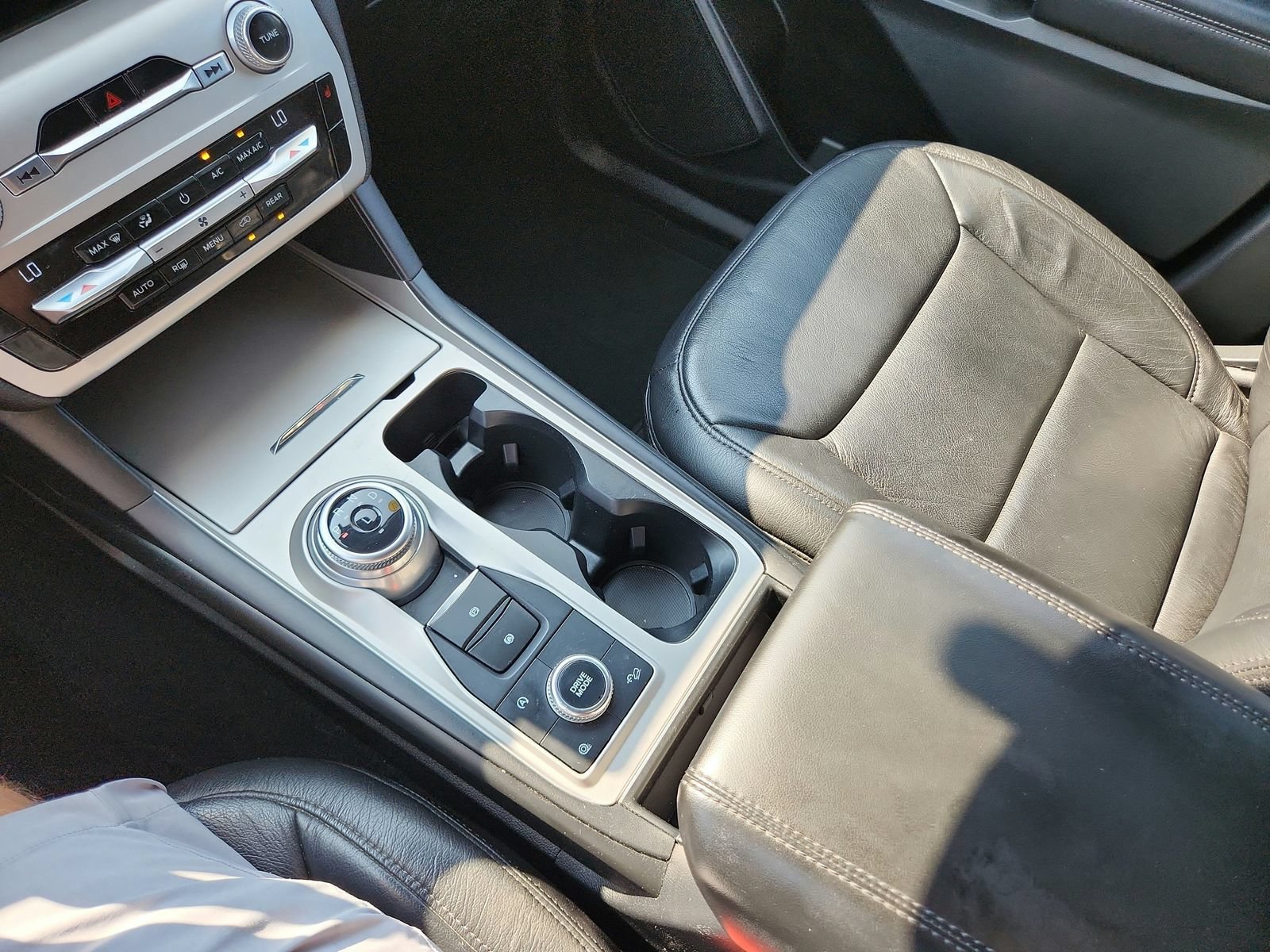 Used 2021 Ford Explorer XLT AWD/4WD image 16