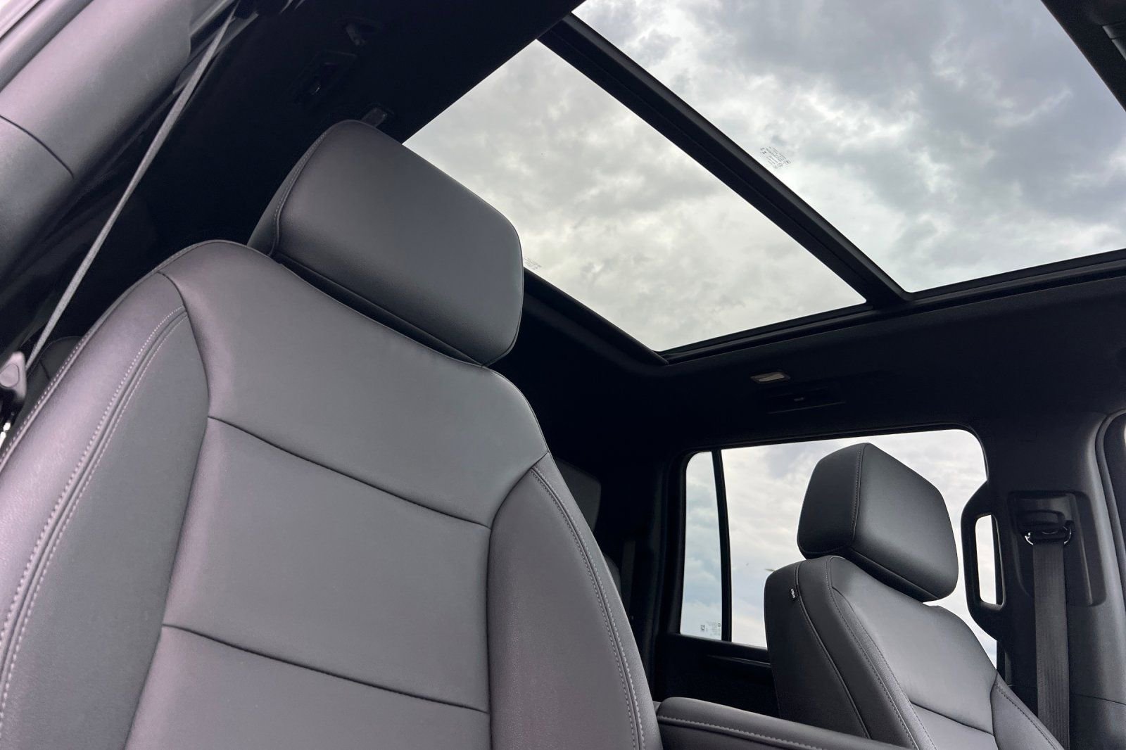 Used 2025 Chevrolet Suburban LT w/ Comfort Package image 20