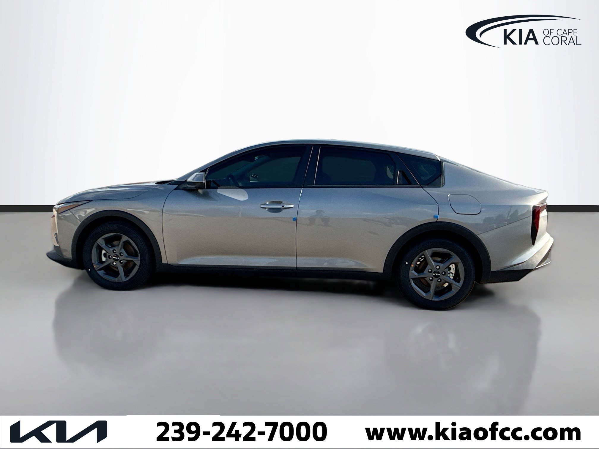 New 2025 Kia K4 LXS image 2