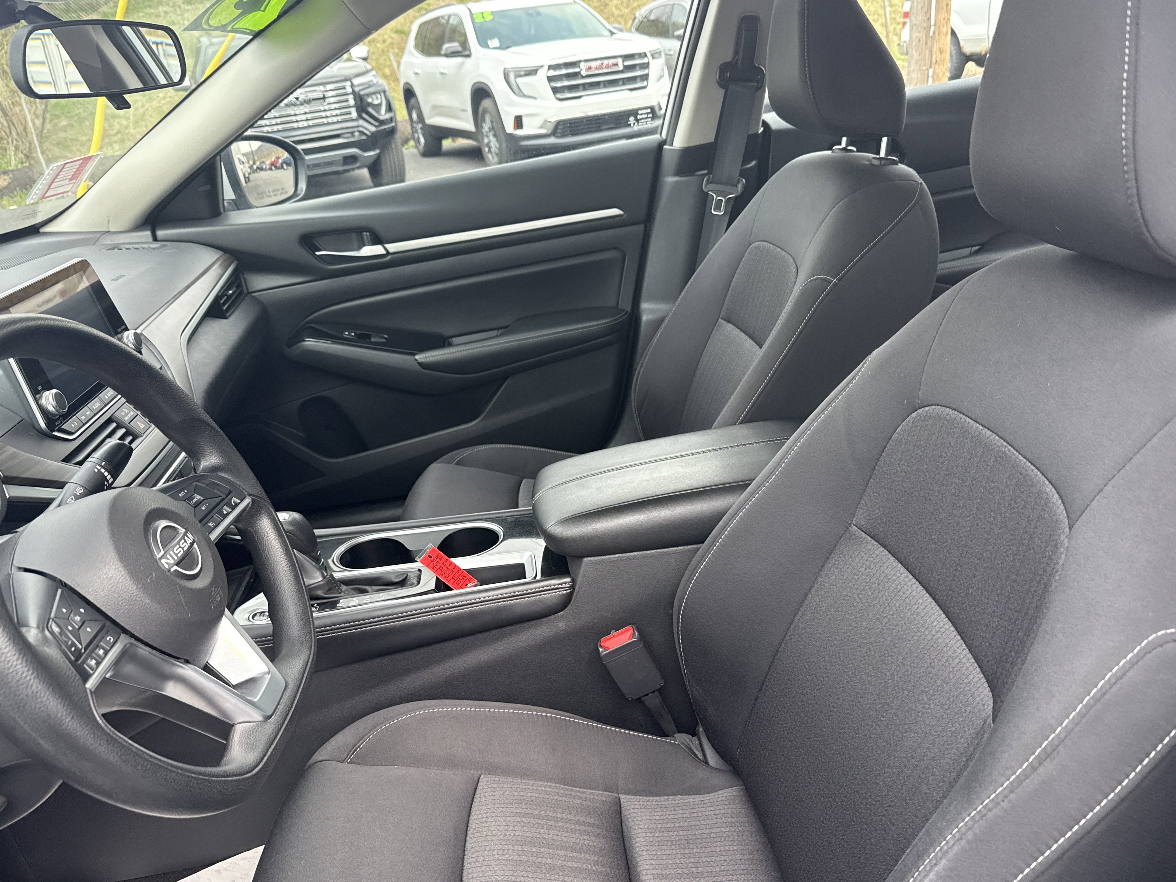 Used 2023 Nissan Altima 2.5 SV FWD image 12