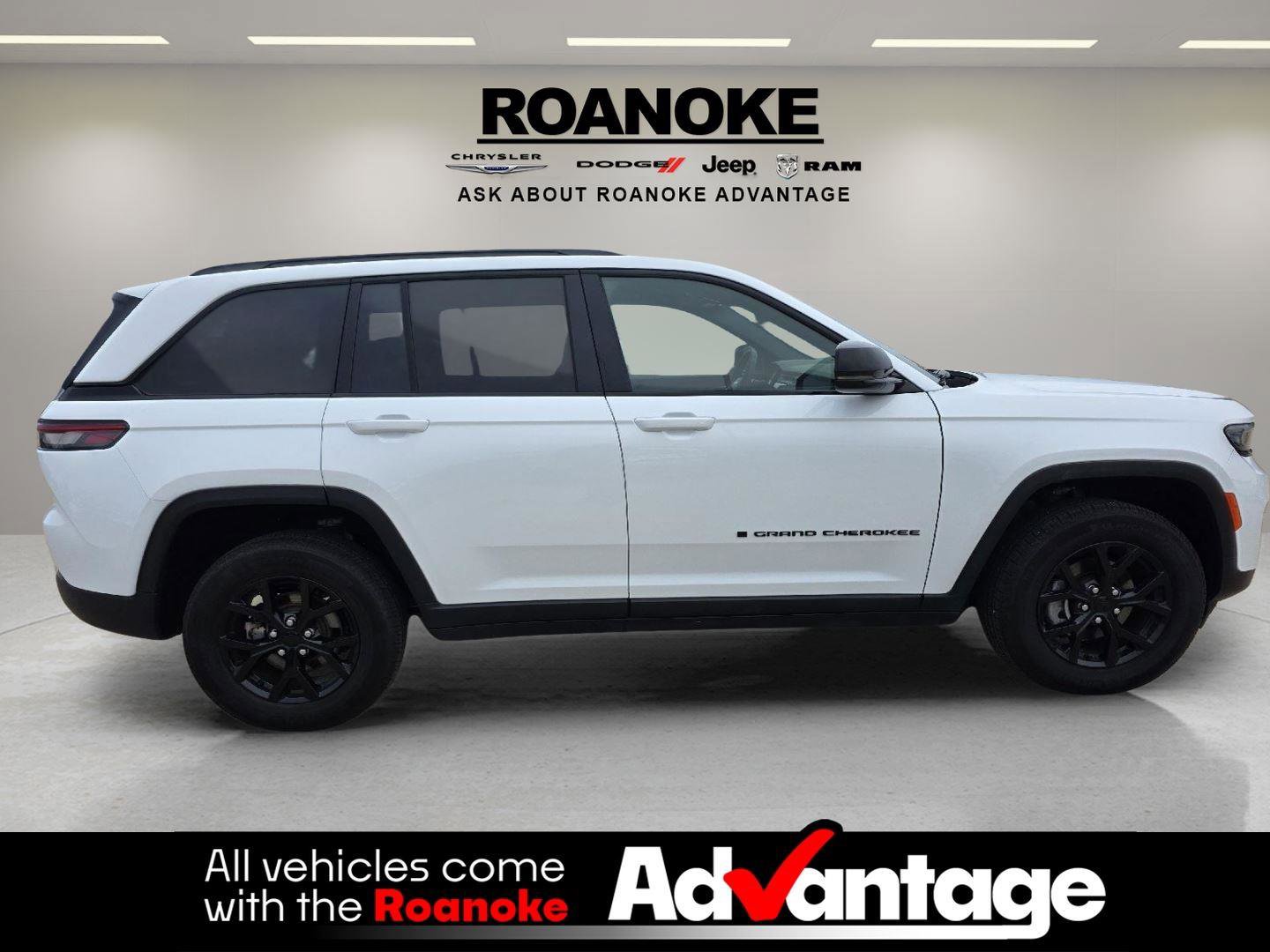 Used 2024 Jeep Grand Cherokee Altitude image 9