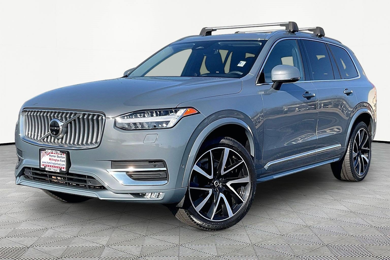 Used 2023 Volvo XC90 B6 Plus image 2